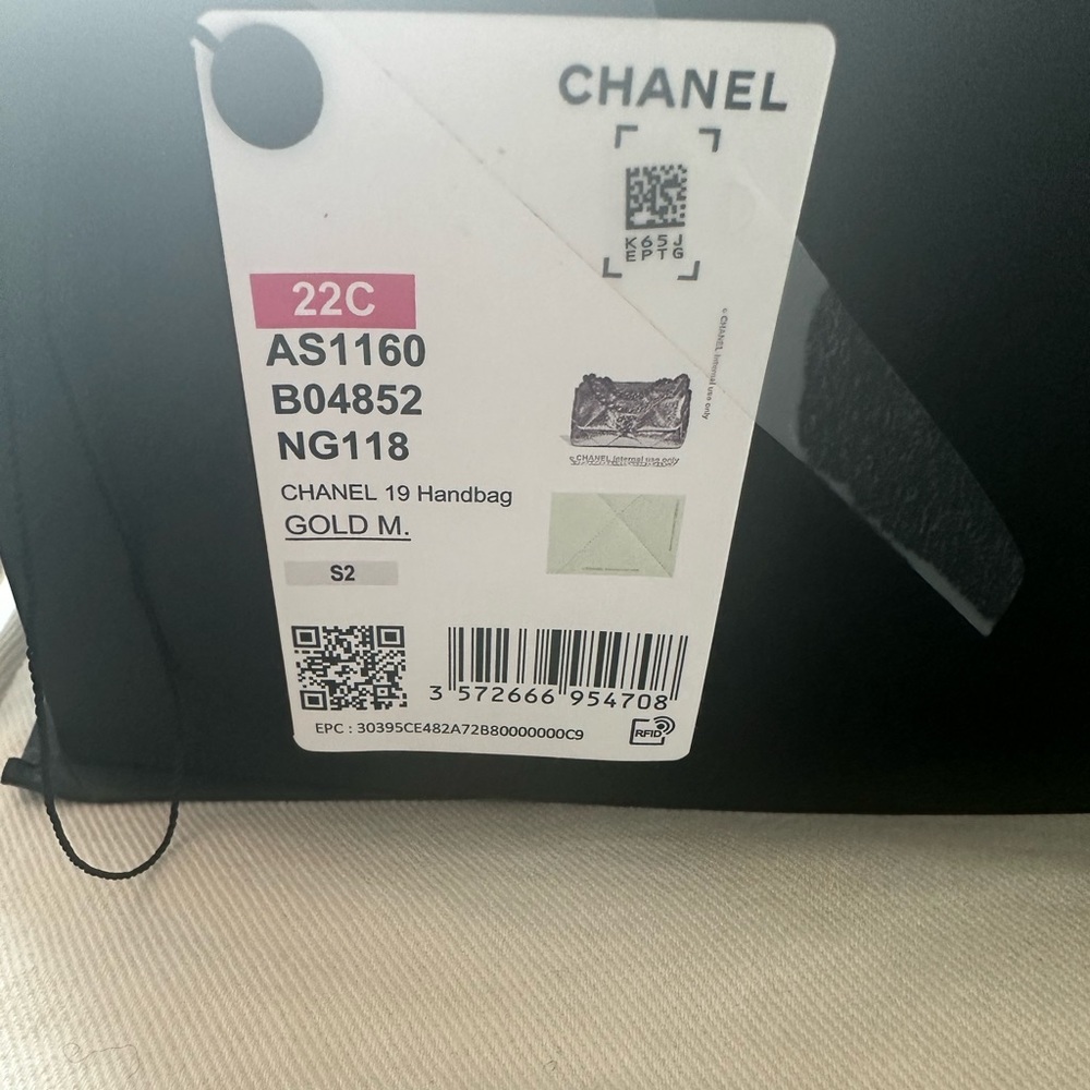 Chanel 19 bag mint green Full Set from 2022 - Picture 7 of 14